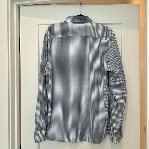 Faherty Men’s Blue Gingham Button Down - Like New (XL) - Picture 4 of 5